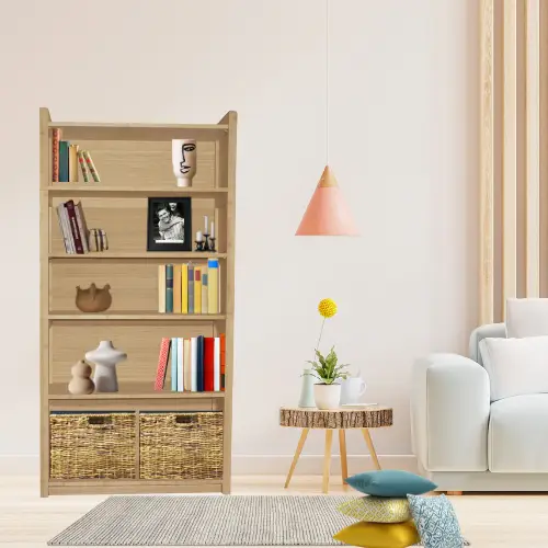 Bibliothèque SOLO en bambou dans un séjour aux murs clairs